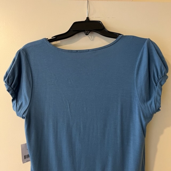 TAHARI SHORT SLEEVE BLUE VNECK TOP NWT SIZE MEDIUM - Picture 4 of 14